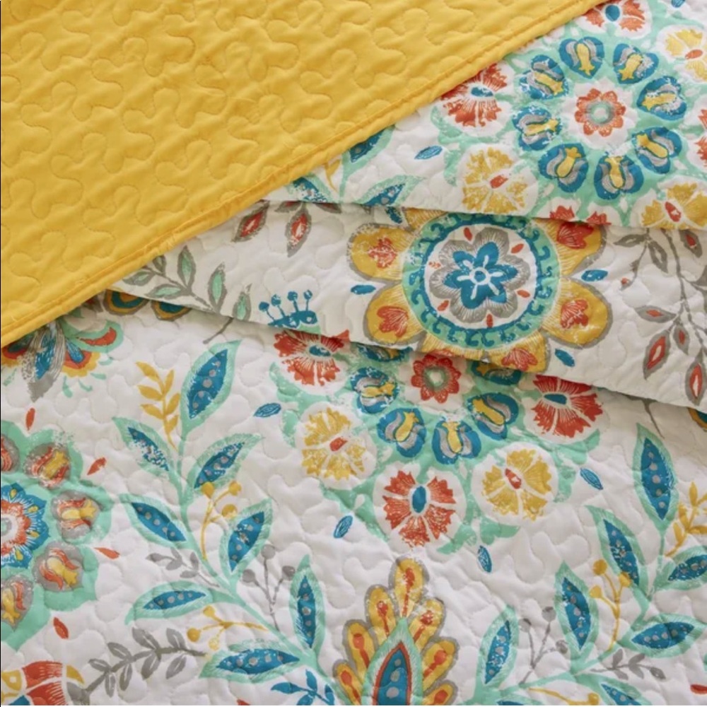 Maxeys Reversible Coverlet Set - Picture 4 of 14